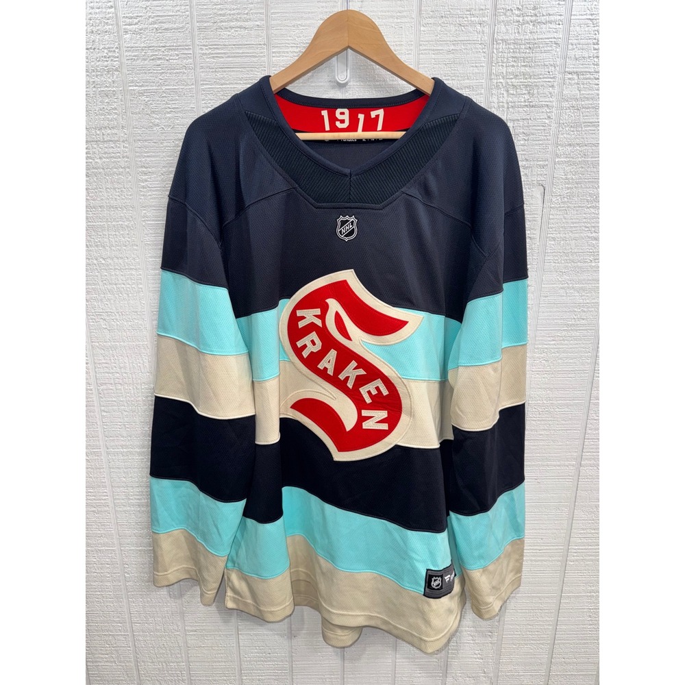 Fanatics Seattle Kraken Winter Classic Jersey Mens Navy Blue Striped XL